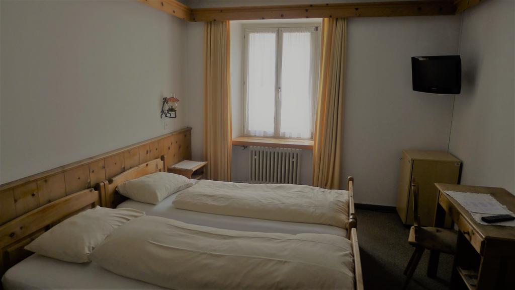 Poschiavo Suisse Hotel & Traditional Fondue Stube Rom bilde