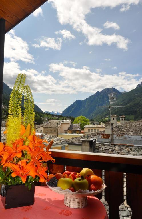 Poschiavo Suisse Hotel & Traditional Fondue Stube Rom bilde